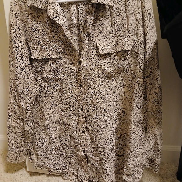 CABI Button down top - Picture 9 of 11